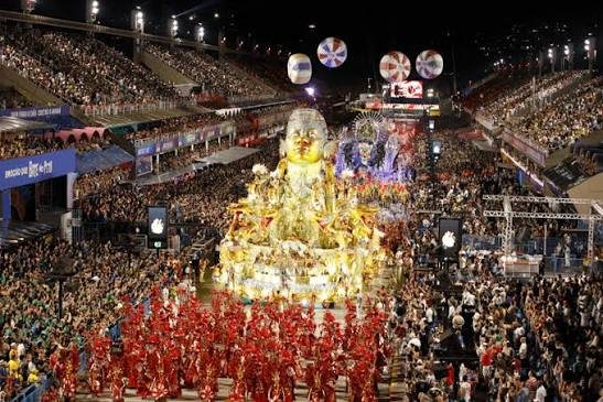 A samba school parade at Rio's Sambódromo
